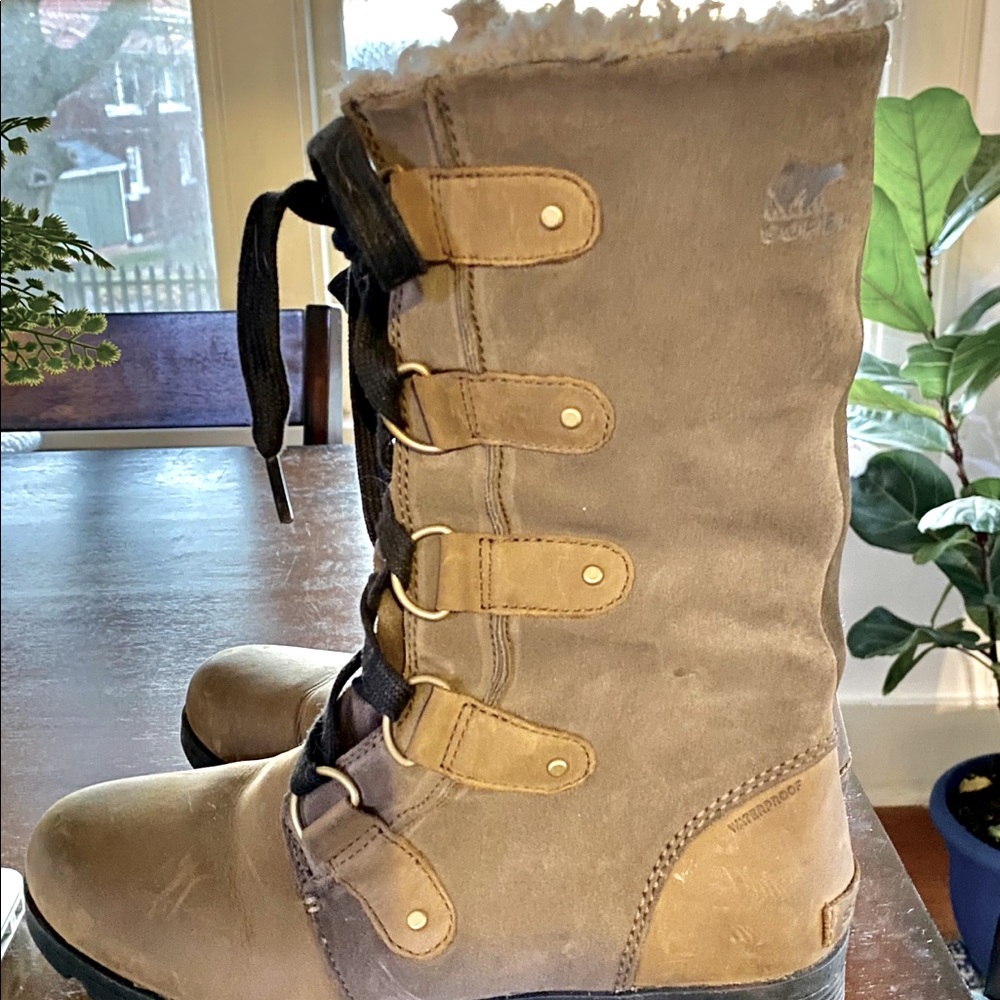 Sorel Emilie lace up boots